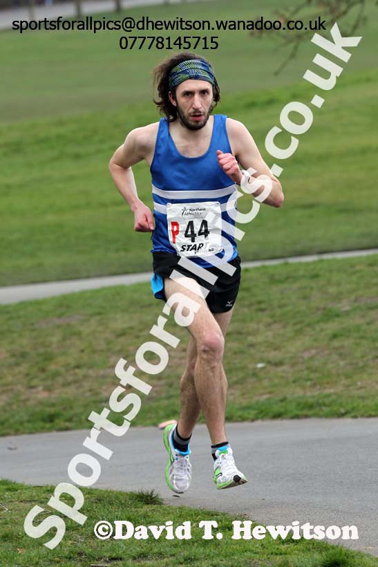 Ian Harding (Morpeth) on the 12th leg of the senior mens 12 stage relay, 2014 Northern 12 and 6 Stage Relays, Heaton Park Manchester. Photo: David T. Hewitson/Sports for All Pics